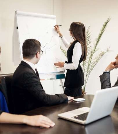 discussion-young-group-busines-training